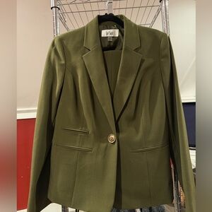 Le Suit Women's Olive Blazer and Pants